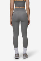 Pegador Leya Leggings Deep Grey White Gegenansicht aus der Most Alive Kollektion für DaHerren